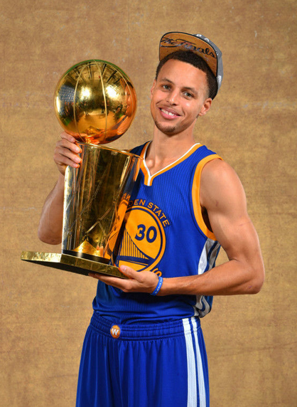 罗马诺：水晶宫为埃泽离队寻找替代者，已向黄潜询价皮诺