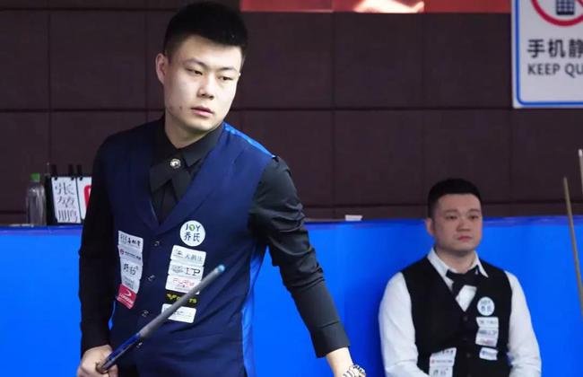 疯狂浪费机会，巴列卡诺球员德弗鲁托斯2分钟内2次失单刀